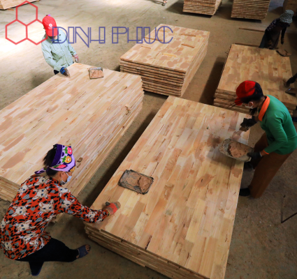 Ngành Gỗ Đang Cạnh Tranh Bằng Năng Lực Chính Minh